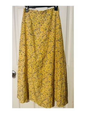 Beautiful SHEIN Women's Yellow Skirt